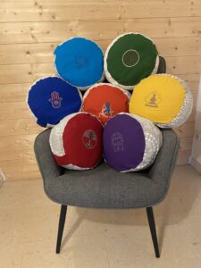 Meditationskissen in allen Chakrenfarben