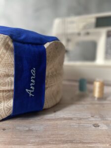 Name auf Meditationskissen, handgemachte stickerei